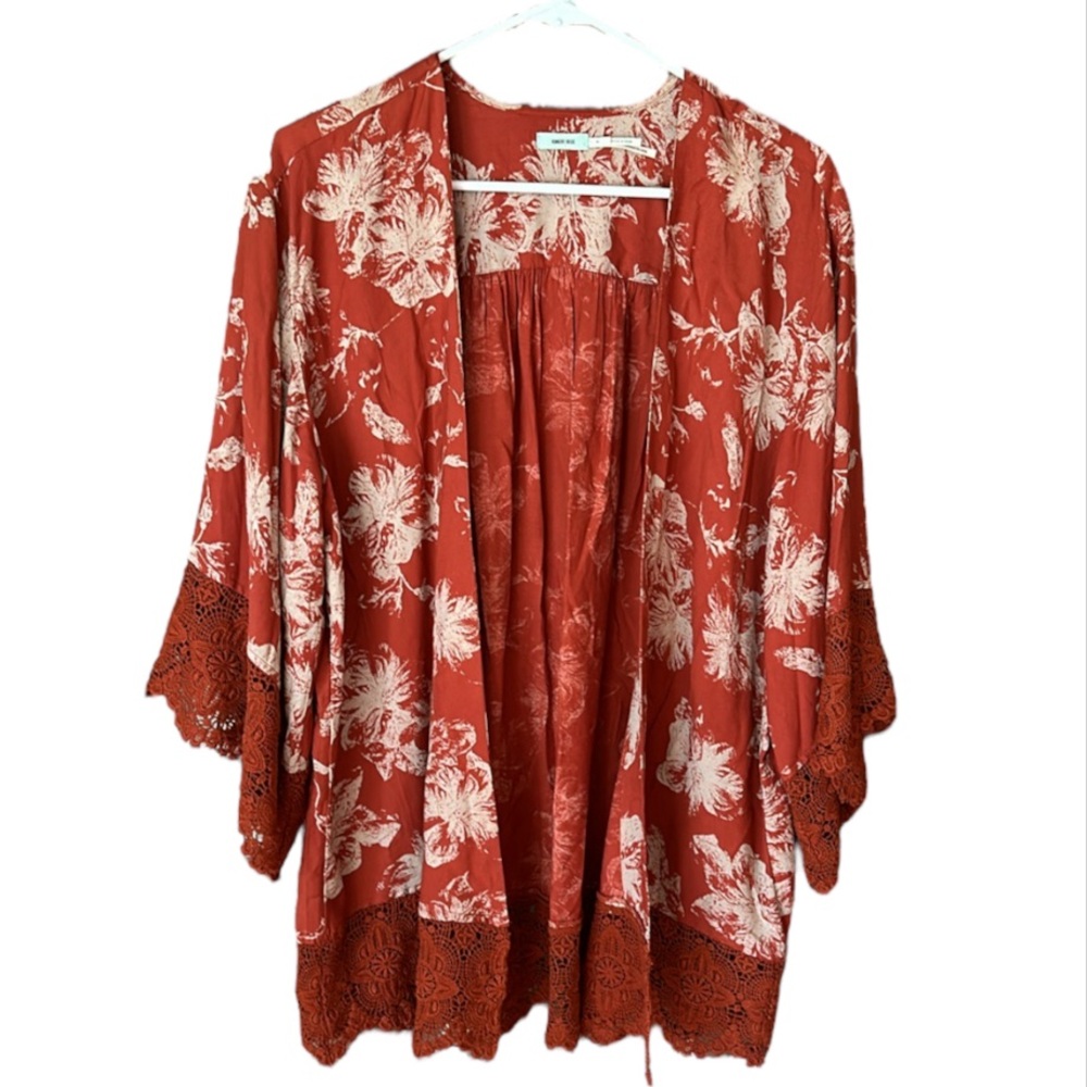 Urban Outfitters Kimchi Blue Floral Size Medium